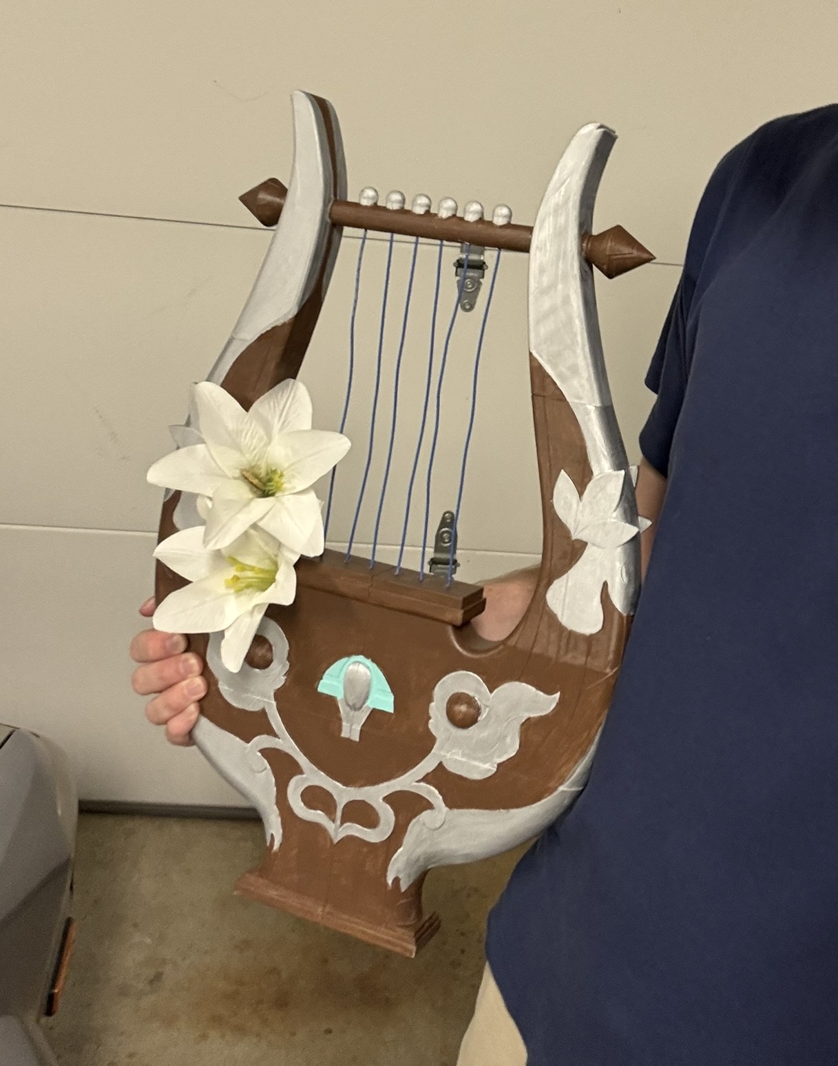 Cover Image for Making the holy lyre